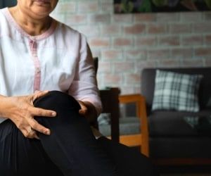 خشکی صبحگاهی زانو را با این روش درمان کنید