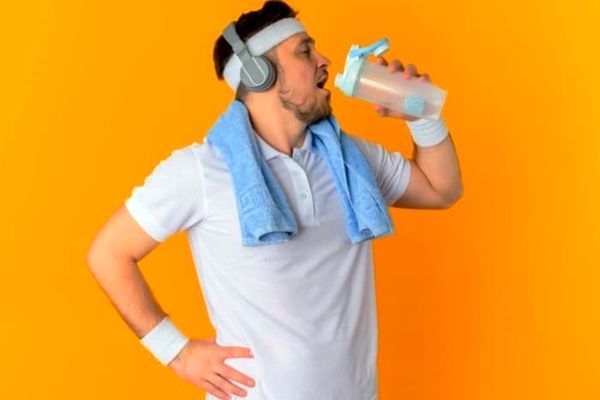این نوشیدنی نباید قبل ورزش توصیه مصرف شود