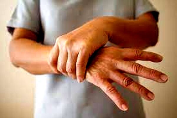 چه داروهایی باعث لرزش بدن می‌شود؟