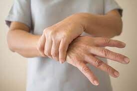 چه داروهایی باعث لرزش بدن می‌شود؟