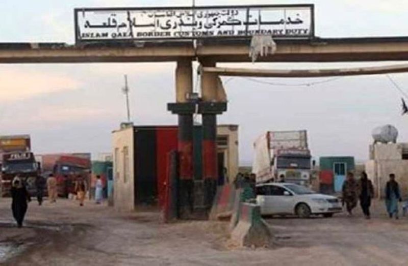۱۵۰ کامیون خالی ایرانی در اسلام قلعه منتظر بازگشت به کشور