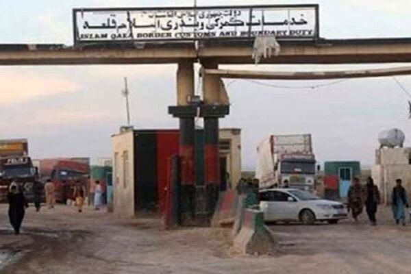 ۱۵۰ کامیون خالی ایرانی در اسلام قلعه منتظر بازگشت به کشور