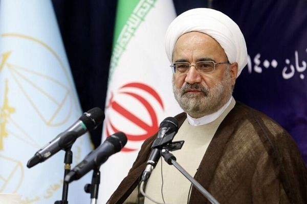 خجالت از نگاه به چهره کارمندی که ماهانه حدود ٢.۵ میلیون تومان دریافتی دارد