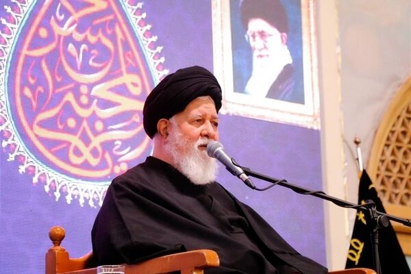 مبارزه با استکبار در سطح سیاست خارجی و داخلی نظام ما را بیمه می‌کند