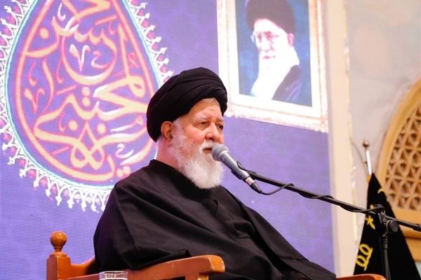 مبارزه با استکبار در سطح سیاست خارجی و داخلی نظام ما را بیمه می‌کند