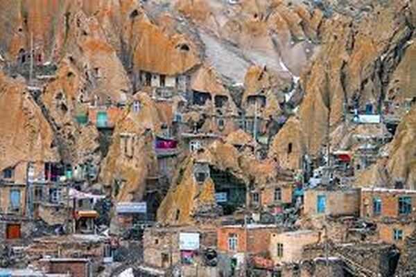 اهالی این روستا نه تلویزیون دارند و نه خودرو/روستای 2قلوها را بشناسید!