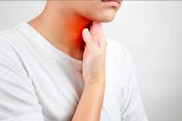 گلو درد را در خانه درمان کنید