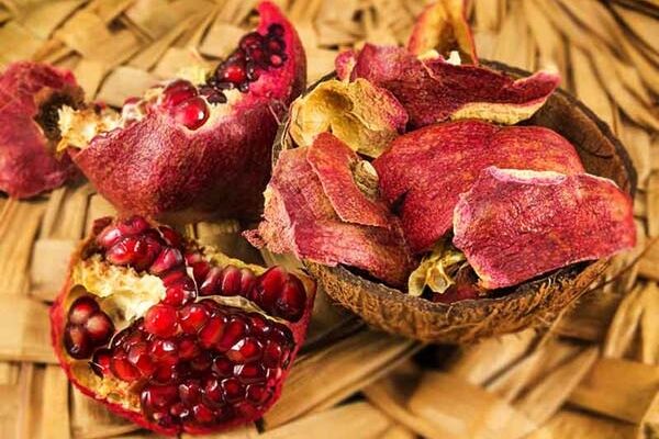 پوست انار را دور نیاندازید/از رفع گلودرد تا مبارزه با بیماری‌های قلبی