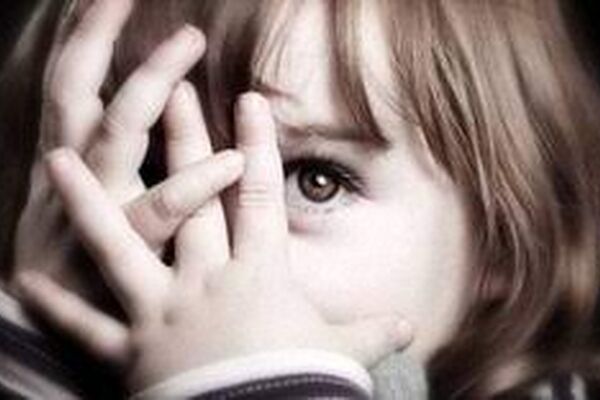 10 نشانه رایج ترس و اضطراب کودکان را بشناسید