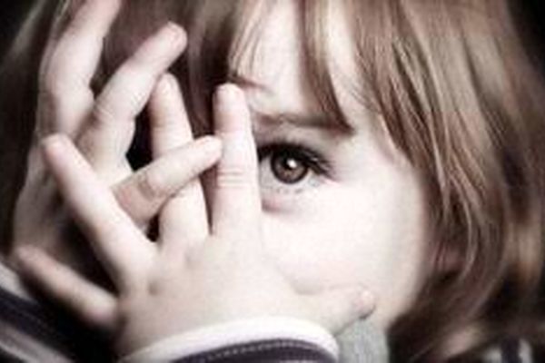 10 نشانه رایج ترس و اضطراب کودکان را بشناسید