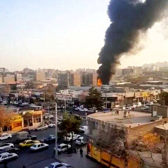انبار لوله‌های پلاستیکی در بولوار کوشش مشهد دچار حریق شد