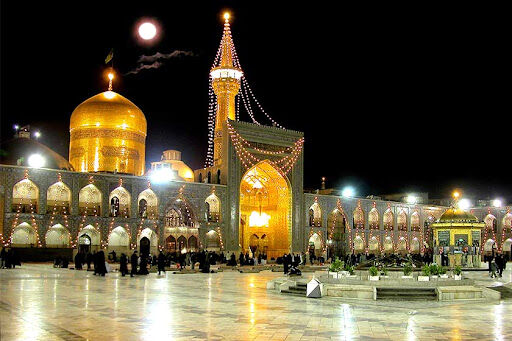 حداقل رسیدن محدودیت‌های کرونایی در حرم امام رضا(ع)/کفشداری‌ها فعال است