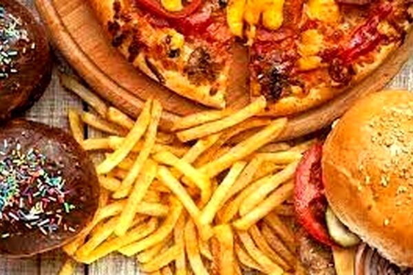 از مصرف فست فود قبل و بعد تزریق واکسن خودداری کنید