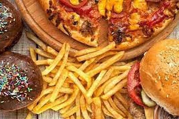 از مصرف فست فود قبل و بعد تزریق واکسن خودداری کنید
