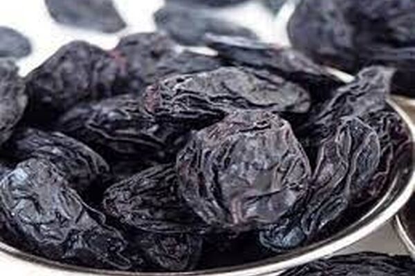 با کشمش سیاه از سفید شدن و ریزش مو جلوگیری کنید
