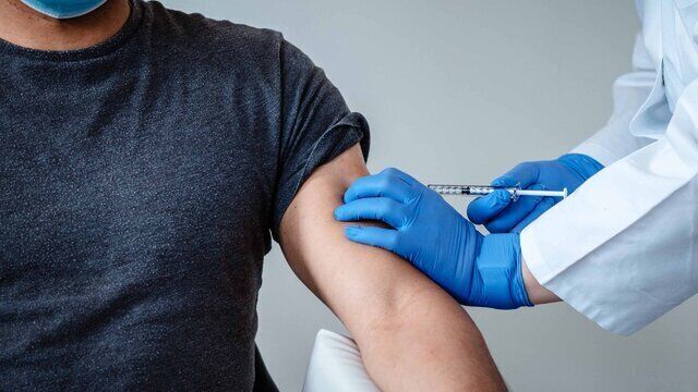راه‌اندازی واکسیناسیون سیار کرونا برای کارگران در مشهد