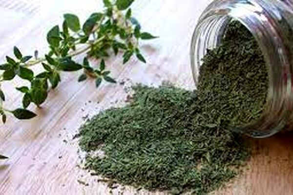 این افراد باید از مصرف آویشن خودداری کنند