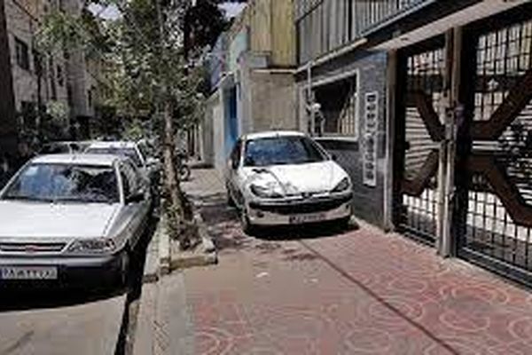 اجرای مرحله آزمایشی طرح جریمه خودروهایی که در پیاده‌روها توقف می‌کنند