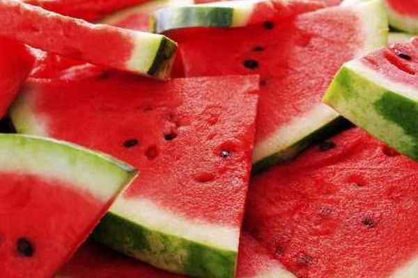 فال هندوانه‌ای شب یلدا بگیر/ چرا شب یلدا هندوانه می‌خوریم؟