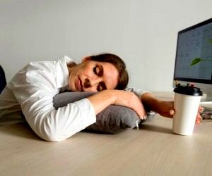 ۱۱ پیشنهاد برای رفع خواب آلودگی در محیط کار