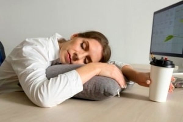 ۱۱ پیشنهاد برای رفع خواب آلودگی در محیط کار