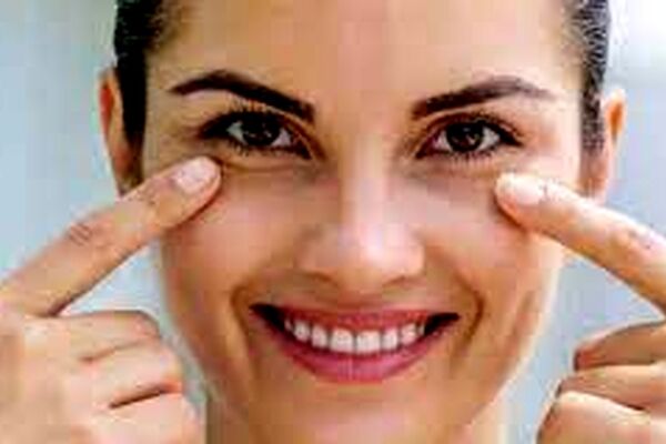 تکنیک جوان‌سازی دور چشم فقط در 1 دقیقه!