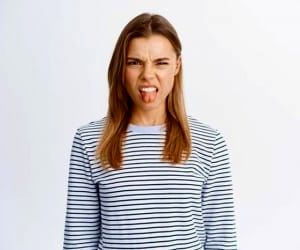 اگه غذا توی دهان‌تون بدمزه است حتما به پزشک مراجعه کنید