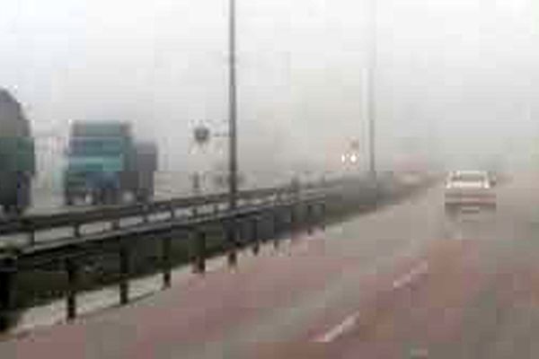 مه‌گرفتگی در برخی جاده‌های خراسان رضوی موجب کاهش دید رانندگان شده است