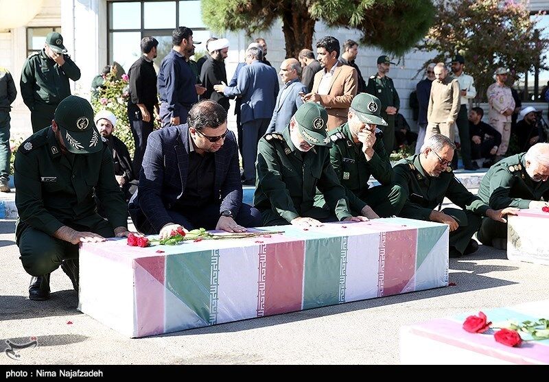 تدفین 2 شهید گمنام در محوطه استانداری خراسان رضوی