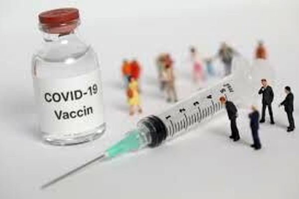 مدیر سلامت جمعیت دانشگاه علوم پزشکی مشهد:دانش‌آموزان مشمول دز سوم واکسن کرونا نمی‌شوند