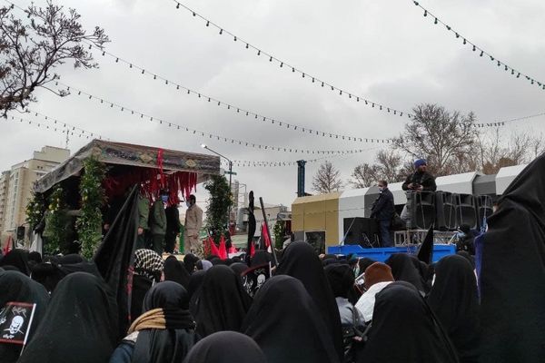 تدفین پیکر مطهر 3 شهید گمنام در عرصه میدان شهدا مشهد