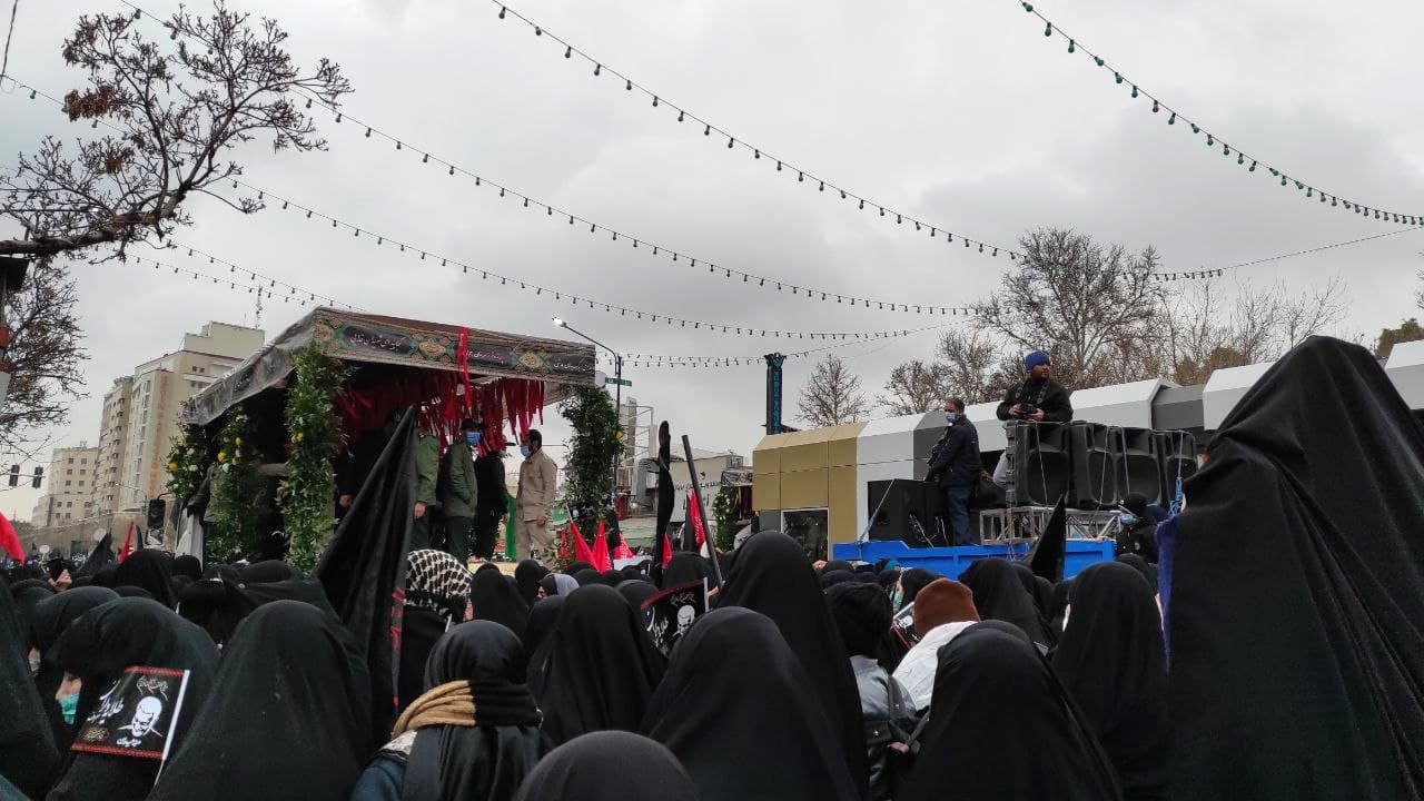 تدفین پیکر مطهر 3 شهید گمنام در عرصه میدان شهدا مشهد