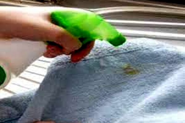چطوری لکه آهن را از روی لباس پاک کنیم؟