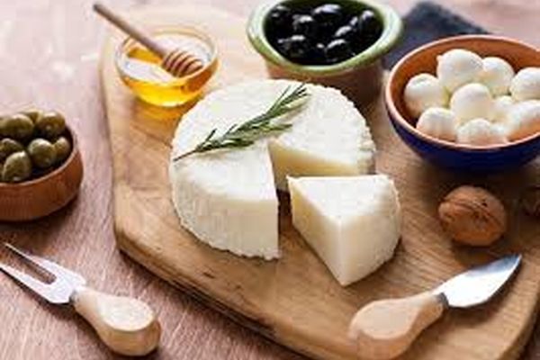 خطر پنهان در کمین افرادی که هر روز پنیر می‌خورند