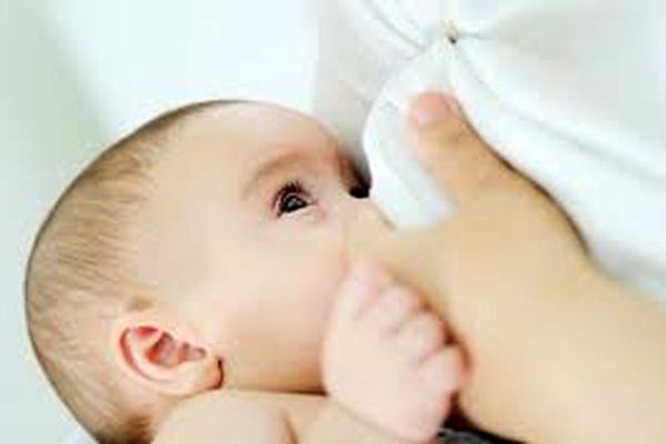 متخصص کودکان: شیر مادر پوسیدگی دندان ایجاد نمی‌کند