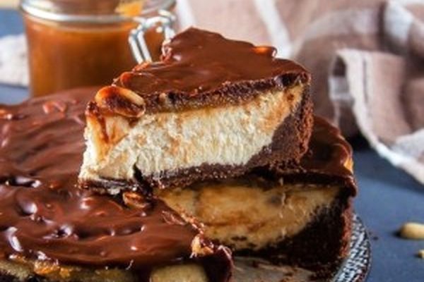 طرز تهیه چیز کیک اسنیکرز؛ یک خوشمزه و جدید