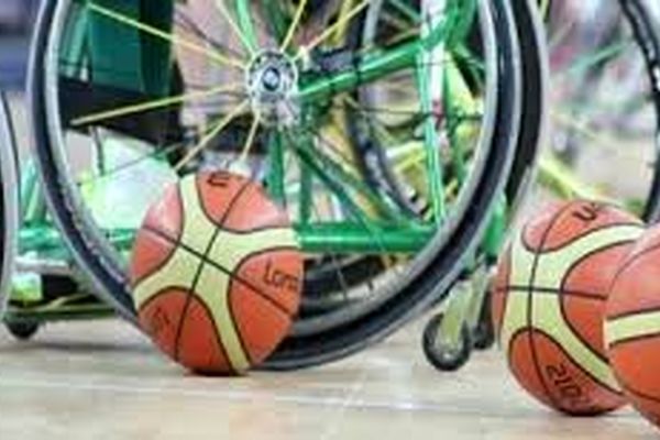 پیروزی تیم بسکتبال با ویلچر صنعت پارسای مشهد مقابل تیم ایثار فارس