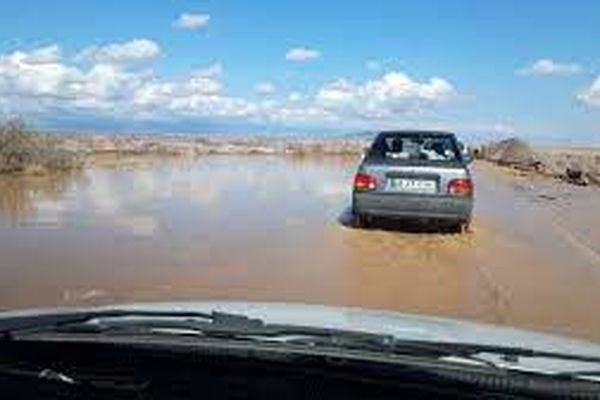 با وقوع سیلاب 2 جاده در خراسان رضوی مسدود شد