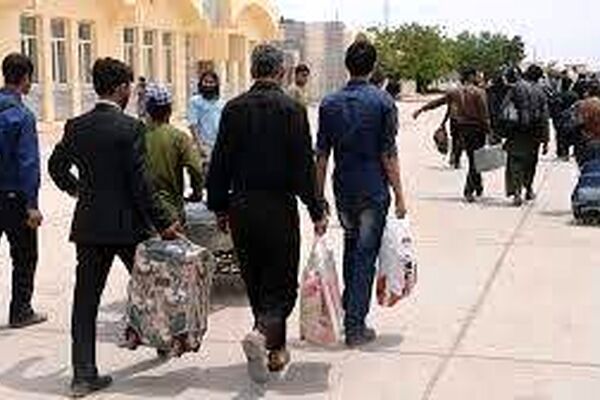 اسکان 105 مسافر افغانستانی در مرز دوغارون