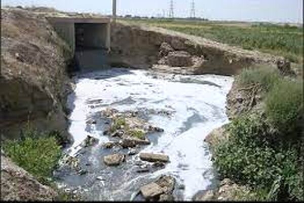 کشاورزی با خون‌آبه‌های بیمارستانی؟!/ روزانه بیش از ۶۰۰ تانکر فاضلاب در کشف‌رود تخلیه می‌شود