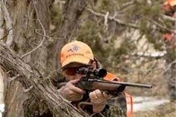 شکارچی متخلف قبل از شکار در کلات به دام افتاد