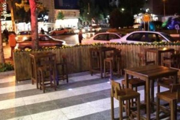 واحدهای صنفی از عدم تمدید قرارداد استفاده از پیاده‌روها متضرر می‌شوند