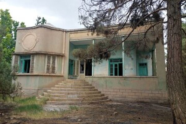 طرح مردمی نجات درختان کهنسال باغ تاریخی قوامی نیشابور اجرا می‌شود