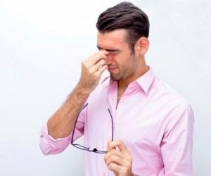 دلایل چشم درد چیست؟