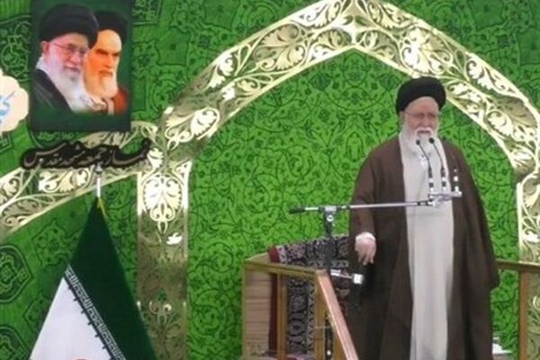 شکل‌گیری انقلاب اسلامی ایران در میان همه ملت‌های دنیا بی نظیر است