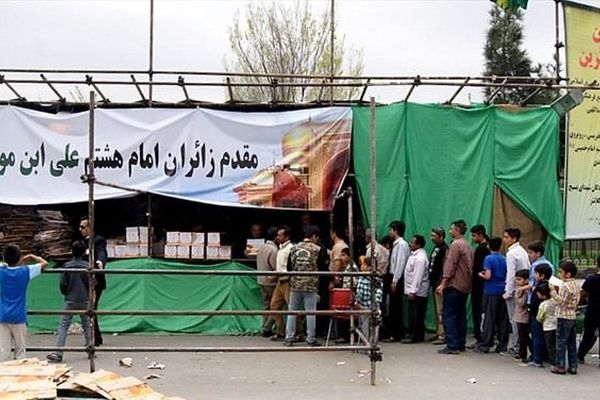 پذیرایی موکب‌داران سراسر کشور از زائران حرم مطهر امام رضا(ع)