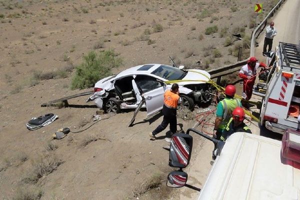 یک کشته در برخورد خودرو با گاردریل در محور نیشابور ـ سبزوار