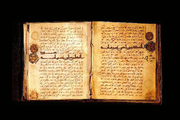 هزار و ۳۰۰ نسخه خطی و سنگی به کتابخانه آستان قدس رضوی اهدا شد