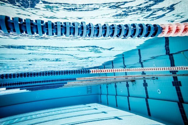 تیم شنا بانوان نابینا و کم بینای خراسان رضوی قهرمان رقابتهای کشور شد