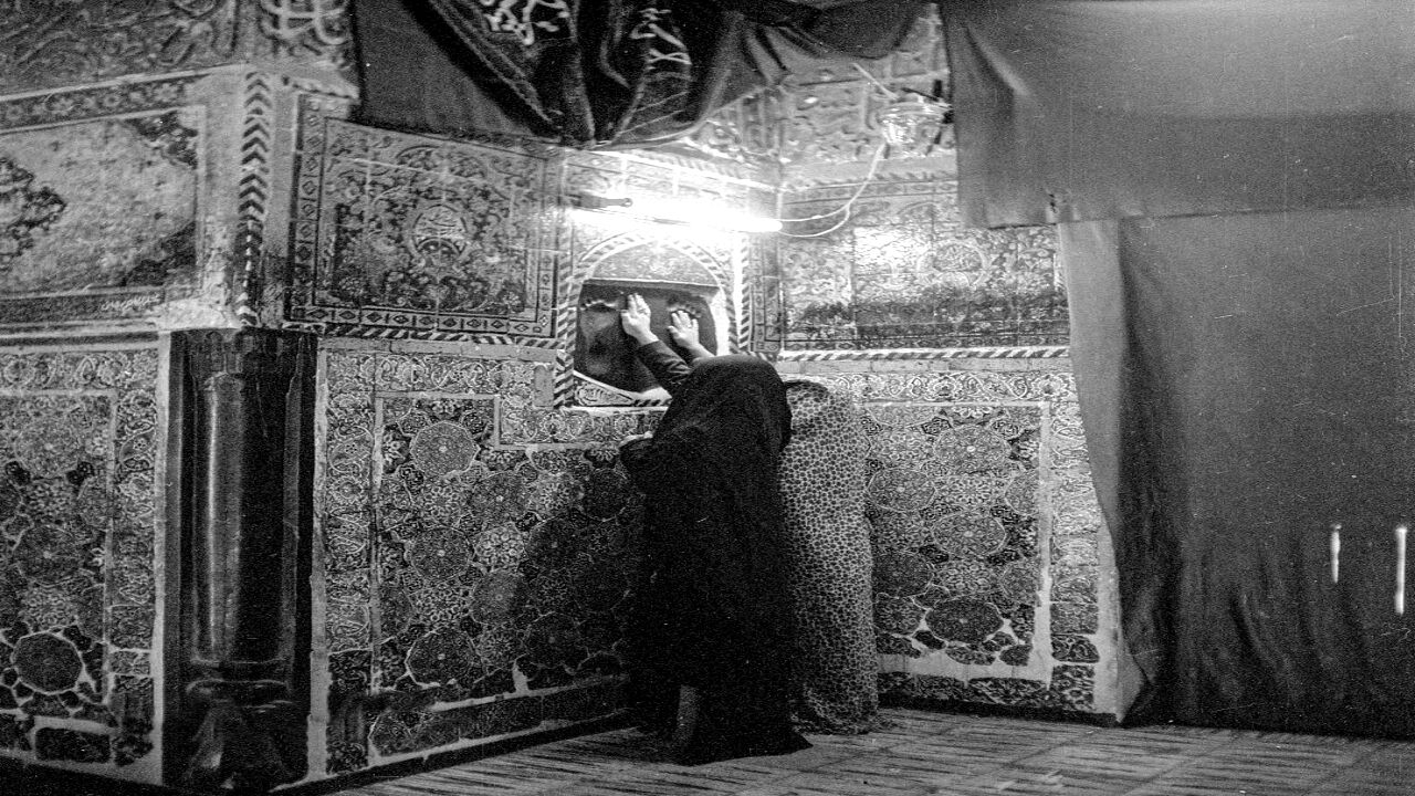 تصاویری از زیارت قدمگاه امام رضا (ع) در دهه ۴٠ هجری خورشیدی